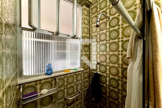 Banheiro social de apartamento à venda com 3 quartos, 110m² em Flamengo, Rio de Janeiro