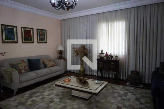 Casa para alugar com 3 quartos, 290m² em Interlagos, São Paulo