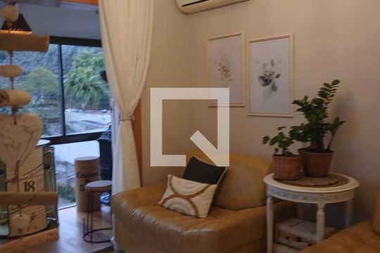 Sala de apartamento à venda com 2 quartos, 70m² em Vila Conceição, Porto Alegre