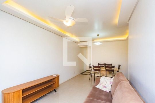 Sala  de apartamento para alugar com 2 quartos, 50m² em Chácara das Pedras, Porto Alegre