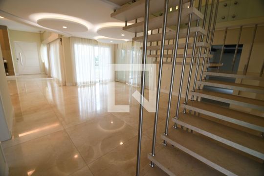 Sala de casa de condomínio para alugar com 4 quartos, 420m² em Loteamento Alphaville Campinas, Campinas