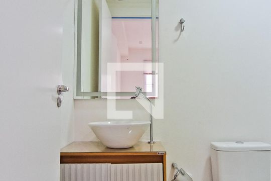 Banheiro de apartamento para alugar com 1 quarto, 24m² em Parque Pan Americano, São Paulo
