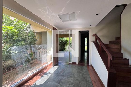 Sala de casa de condomínio à venda com 5 quartos, 460m² em Barra da Tijuca, Rio de Janeiro