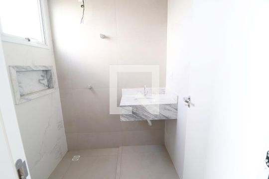 Banheiro da Suíte de apartamento para alugar com 2 quartos, 66m² em Brasil, Uberlândia