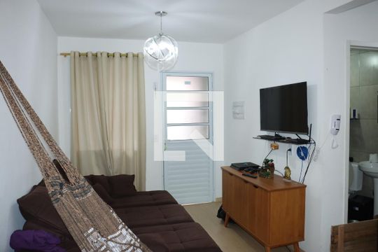 Apartamento para alugar com 2 quartos, 43m² em Jardim Sao Luiz, Embu das Artes