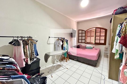 Quarto 1 de casa para alugar com 3 quartos, 240m² em Vila Augusta, Guarulhos