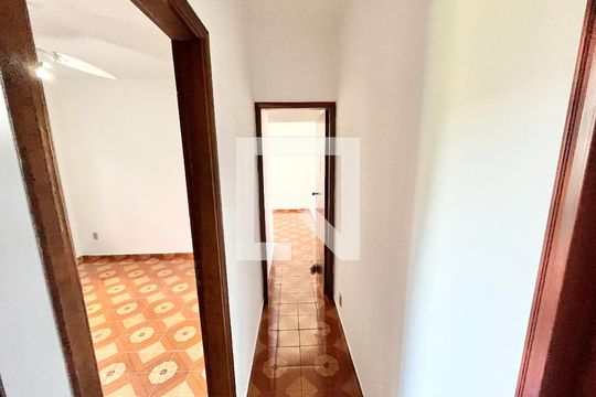 Corredor de casa à venda com 2 quartos, 137m² em Vila Pita, São Paulo