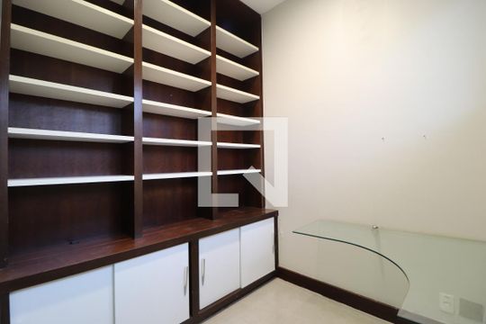 Escritório de casa de condomínio para alugar com 4 quartos, 250m² em Morada da Colina, Uberlândia