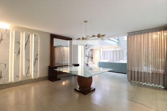 Sala de casa de condomínio para alugar com 4 quartos, 250m² em Morada da Colina, Uberlândia