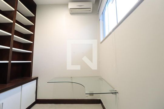 Escritório de casa de condomínio para alugar com 4 quartos, 250m² em Morada da Colina, Uberlândia