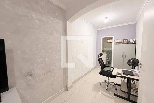 Sala de casa à venda com 4 quartos, 199m² em Jardim Danubio, Jundiaí