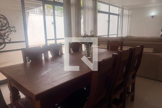 Sala de casa de condomínio à venda com 3 quartos, 234m² em Indianópolis, São Paulo