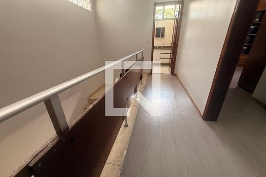 Corredor de casa de condomínio à venda com 3 quartos, 234m² em Indianópolis, São Paulo