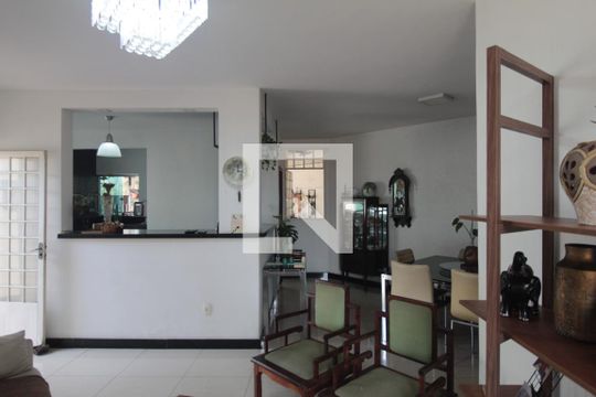 Sala de casa à venda com 4 quartos, 245m² em São João Batista, Belo Horizonte