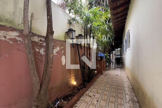 Área externa de casa à venda com 3 quartos, 300m² em Vila Rosália, Guarulhos
