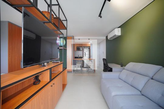 Sala de kitnet/studio para alugar com 1 quarto, 45m² em Coloninha, Florianópolis