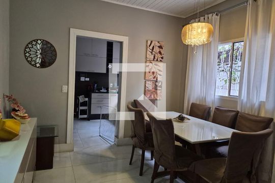 Sala de casa à venda com 4 quartos, 263m² em Bela Aliança, São Paulo