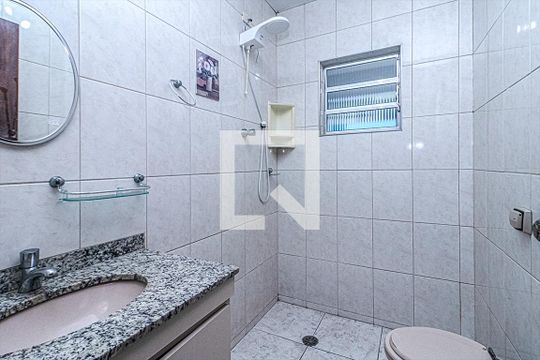 banheiro social_1 de casa à venda com 2 quartos, 150m² em Jardim Patente, São Paulo