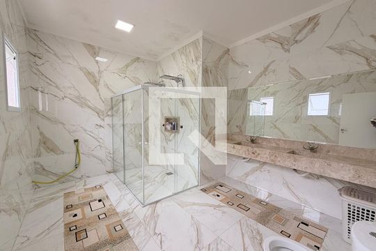 Banheiro da Suíte 1 de casa de condomínio à venda com 4 quartos, 450m² em Jardim Tarumã, Jundiaí