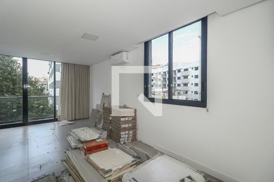 Sala / Quarto / Cozinha de apartamento à venda com 1 quarto, 32m² em Independência, Porto Alegre