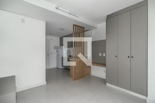 Sala / Quarto / Cozinha de apartamento à venda com 1 quarto, 27m² em Independência, Porto Alegre