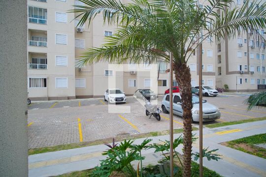 Quarto 1 - Vista de apartamento para alugar com 2 quartos, 49m² em Costa E Silva, Porto Alegre