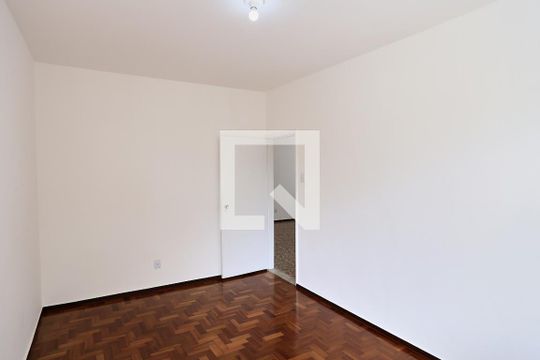 Sala/Quarto de casa à venda com 4 quartos, 228m² em Floresta, Belo Horizonte