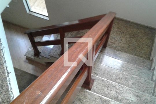 Escada de casa à venda com 4 quartos, 238m² em Vila Centenario, São Paulo