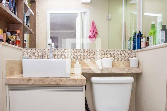 Banheiro da Suíte de casa à venda com 4 quartos, 320m² em Campanário, Diadema