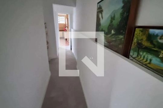 Corredor de casa para alugar com 7 quartos, 599m² em Todos Os Santos, Rio de Janeiro