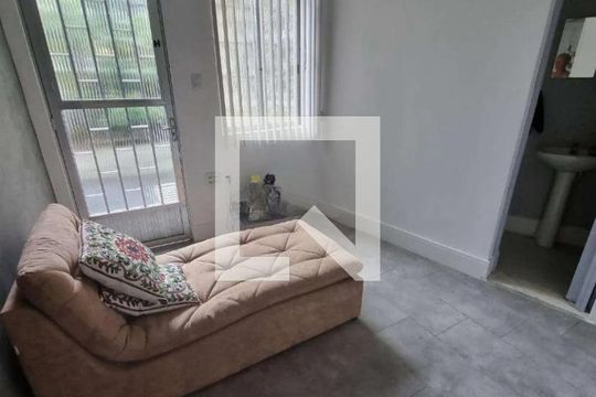 Quarto de casa para alugar com 7 quartos, 599m² em Todos Os Santos, Rio de Janeiro