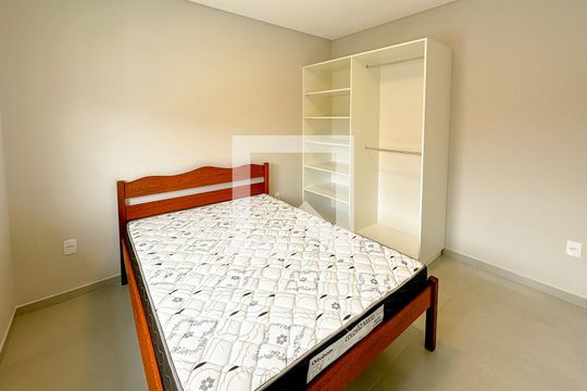 Quarto  de apartamento para alugar com 1 quarto, 50m² em Cachoeira do Bom Jesus, Florianópolis