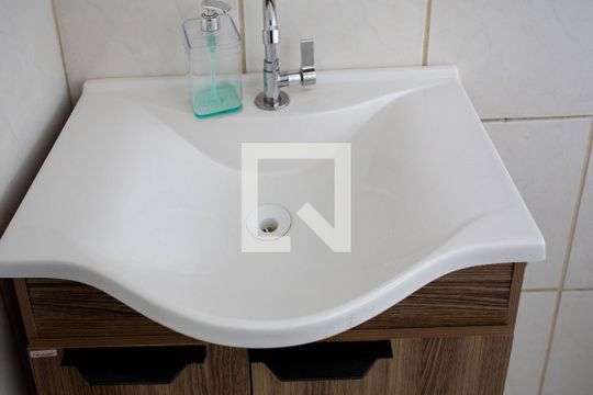 Lavabo de casa à venda com 3 quartos, 178m² em Jardim Miriam, São Paulo
