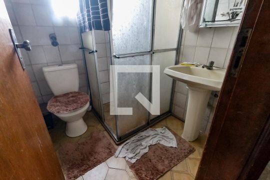 Banheiro Corredor de casa para alugar com 3 quartos, 240m² em Jardim Monte Kemel, São Paulo
