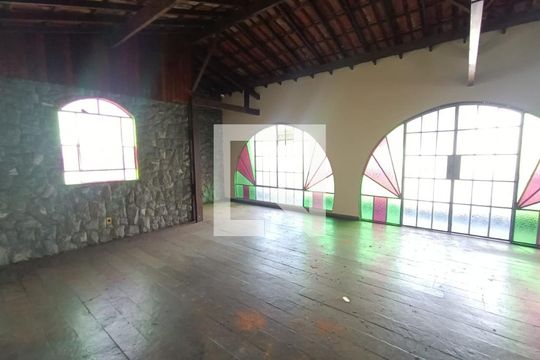 Casa para alugar com 4 quartos, 378m² em Venda Nova, Belo Horizonte