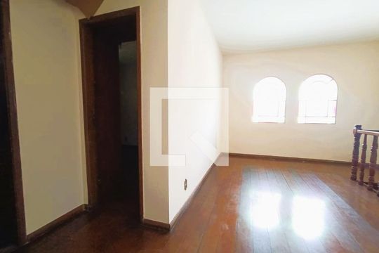 Casa para alugar com 4 quartos, 378m² em Venda Nova, Belo Horizonte