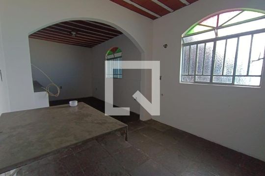 Casa para alugar com 4 quartos, 378m² em Venda Nova, Belo Horizonte