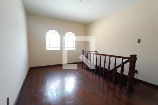 Casa para alugar com 4 quartos, 378m² em Venda Nova, Belo Horizonte
