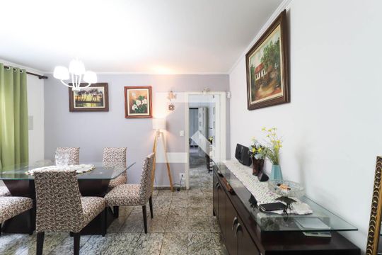 Casa para alugar com 3 quartos, 220m² em Jardim Guanca, São Paulo