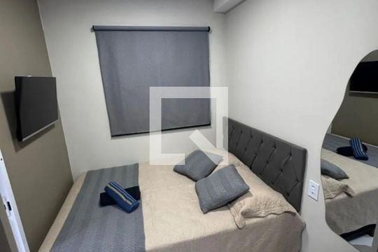 Quarto de apartamento para alugar com 1 quarto, 34m² em Jardim Armação, Salvador