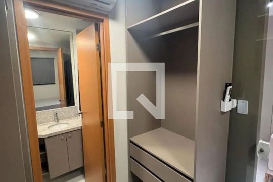 Quarto de apartamento para alugar com 1 quarto, 34m² em Jardim Armação, Salvador