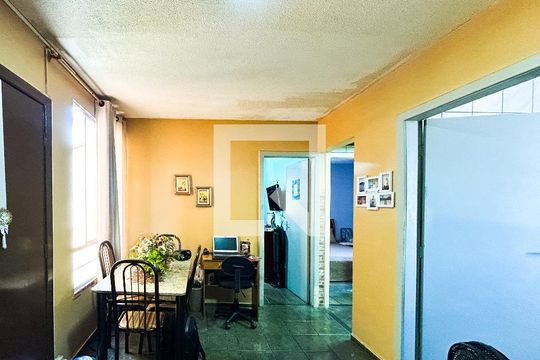 Apartamento à venda com 2 quartos, 50m² em Vila Beneves, Contagem