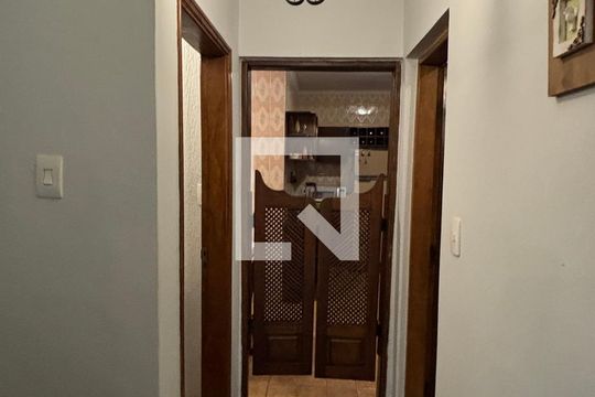 Corredor de casa à venda com 3 quartos, 240m² em Vila Bela Vista, Santo André