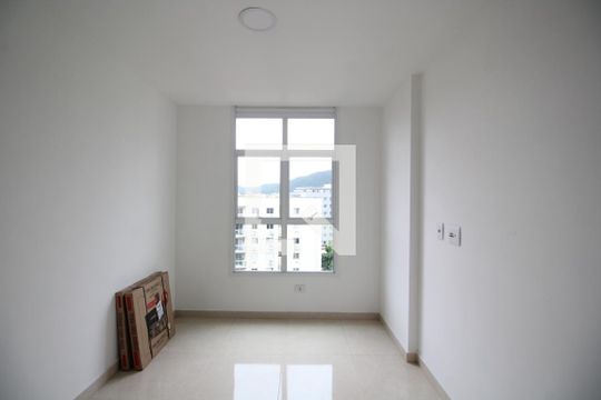 Quarto de apartamento à venda com 1 quarto, 35m² em Taquara, Rio de Janeiro