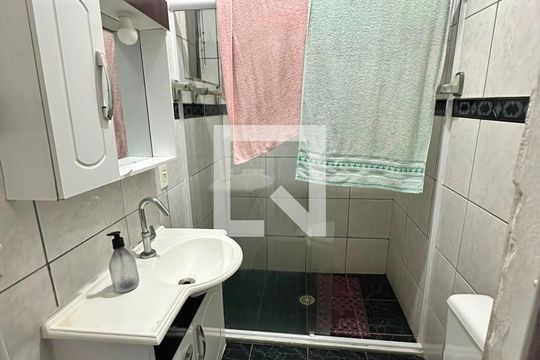 Banheiro de casa para alugar com 2 quartos, 80m² em Jardim Danfer, São Paulo