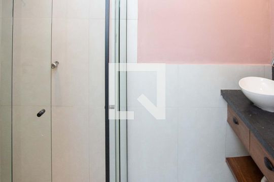 Banheiro da Suíte de apartamento para alugar com 2 quartos, 62m² em Parque Sete de Setembro, Diadema