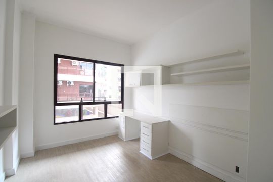 Quarto 1 de apartamento à venda com 4 quartos, 180m² em Jacarepaguá, Rio de Janeiro