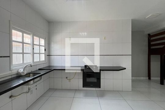 Cozinha de casa à venda com 2 quartos, 142m² em Mato Grande, Canoas