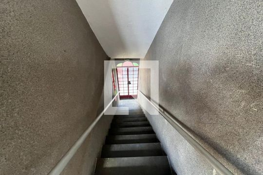 Escada de apartamento para alugar com 1 quarto, 18m² em Canaa, Belo Horizonte