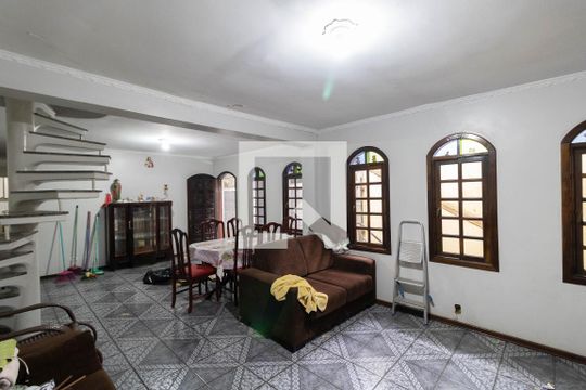 Sala de casa à venda com 4 quartos, 120m² em Jardim Cotinha, São Paulo
